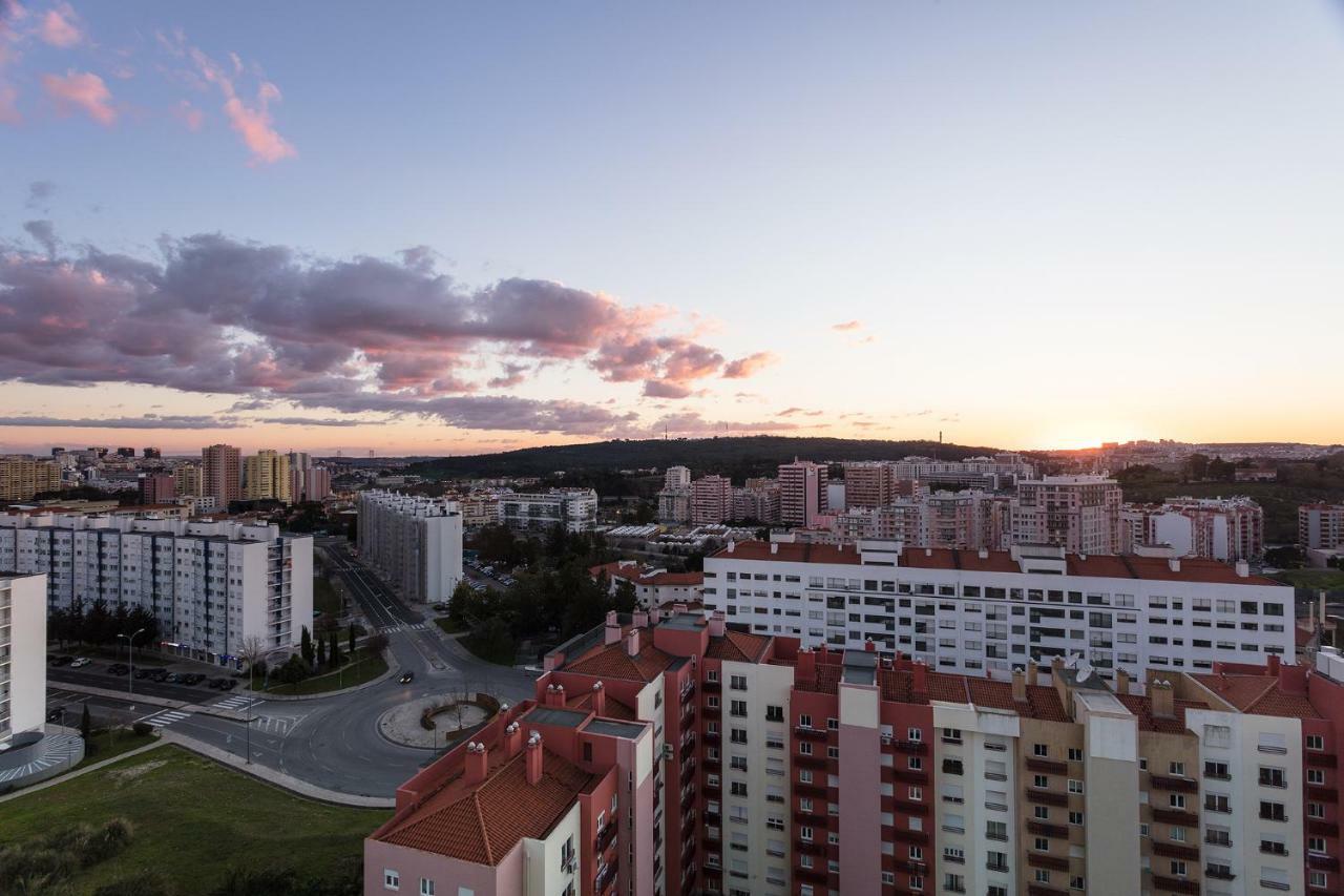 Skyscraper Riverview Lisbon With Indoor Pool Exterior photo