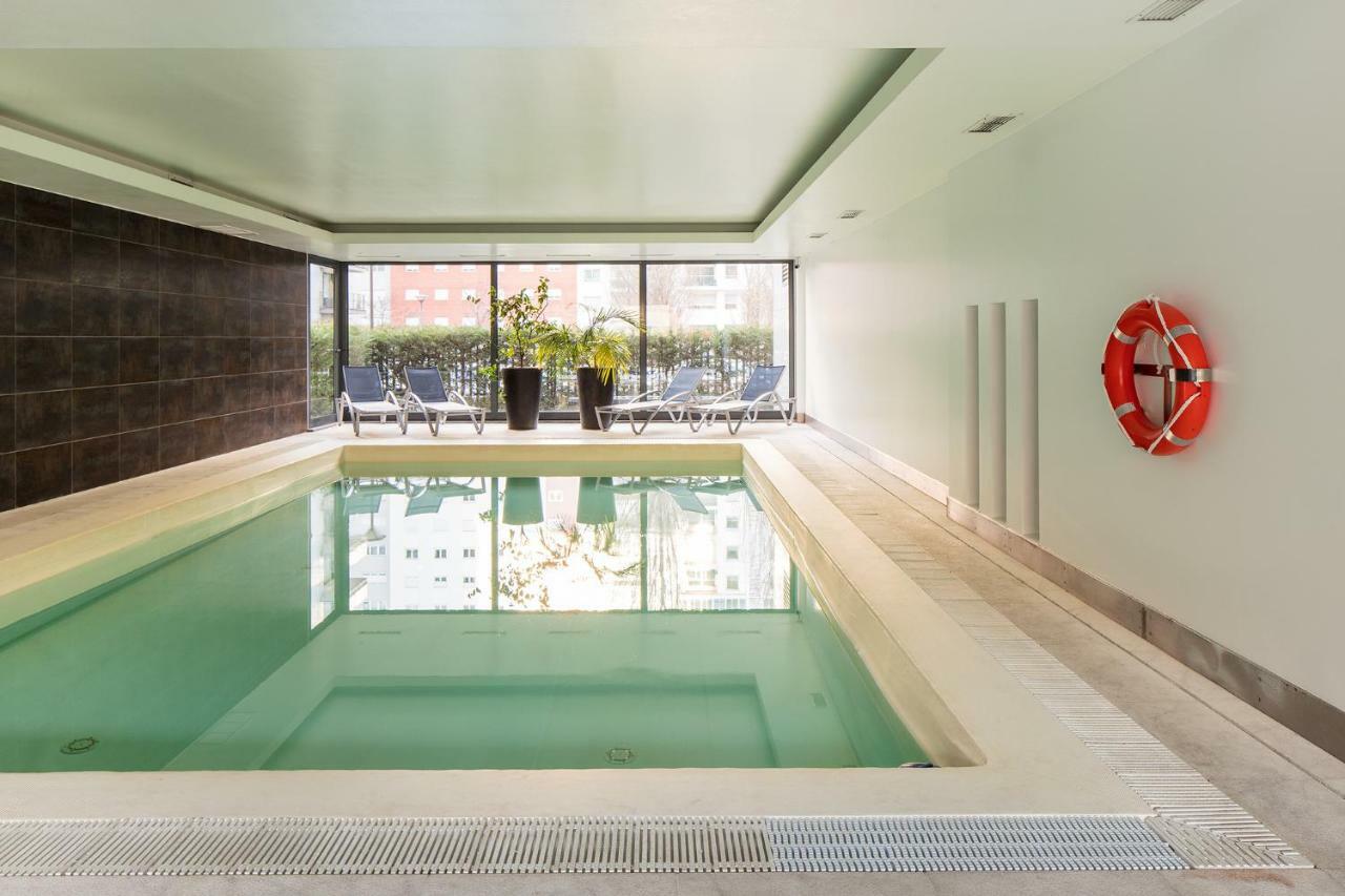 Skyscraper Riverview Lisbon With Indoor Pool Exterior photo