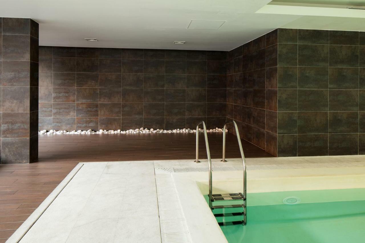 Skyscraper Riverview Lisbon With Indoor Pool Exterior photo